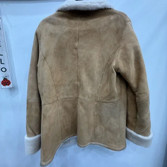 Danier 💯 % Sheepskin Suede Jacket - Picture 11 of 17